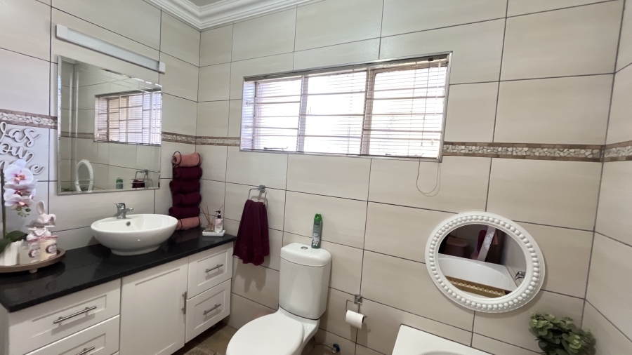 5 Bedroom Property for Sale in Benoni AH Gauteng
