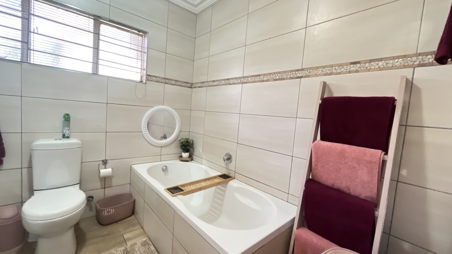 5 Bedroom Property for Sale in Benoni AH Gauteng