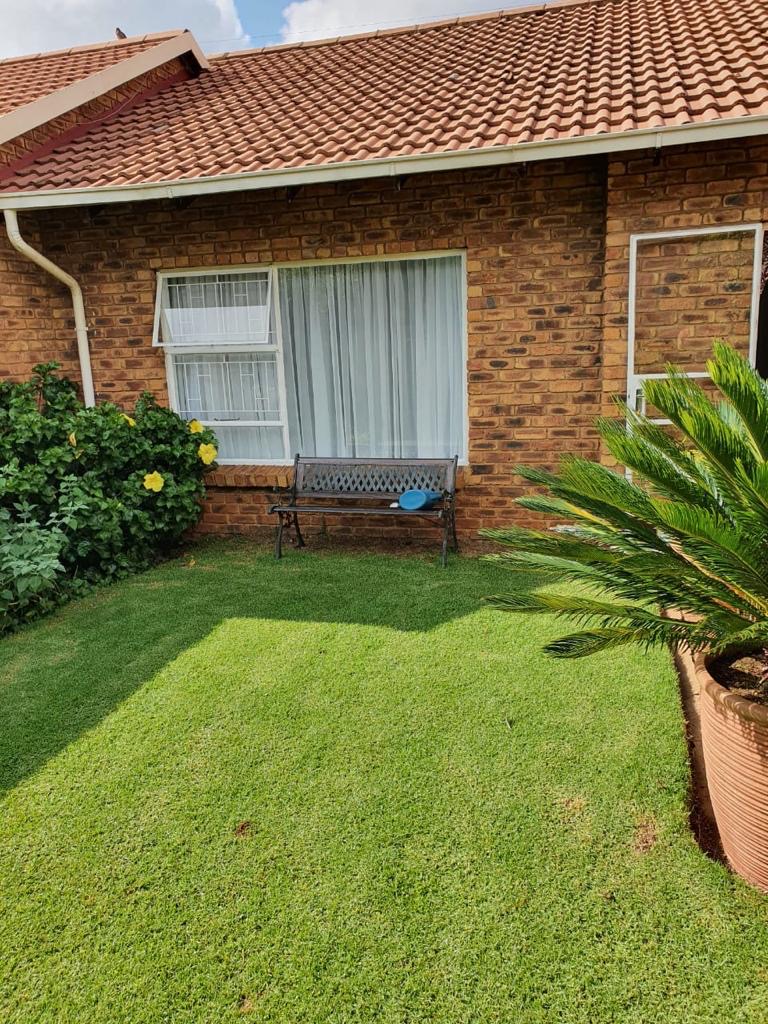 To Let 2 Bedroom Property for Rent in Marais Steyn Park Gauteng