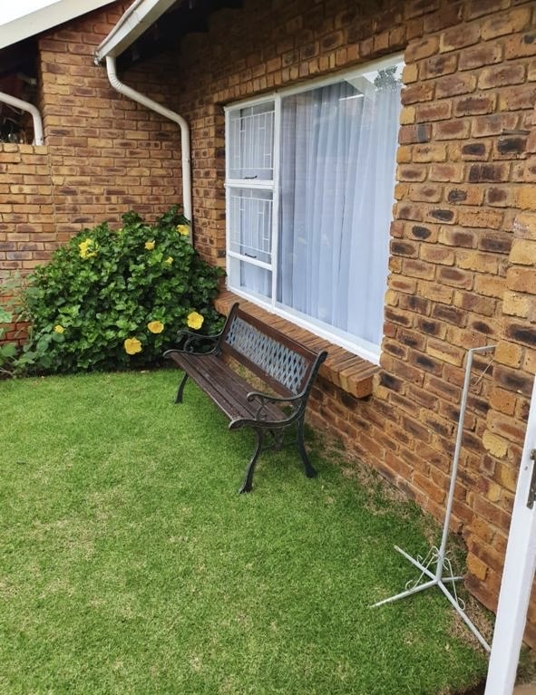 To Let 2 Bedroom Property for Rent in Marais Steyn Park Gauteng