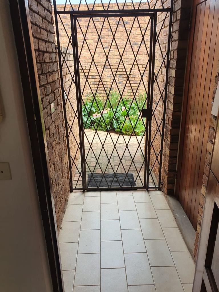 To Let 2 Bedroom Property for Rent in Marais Steyn Park Gauteng