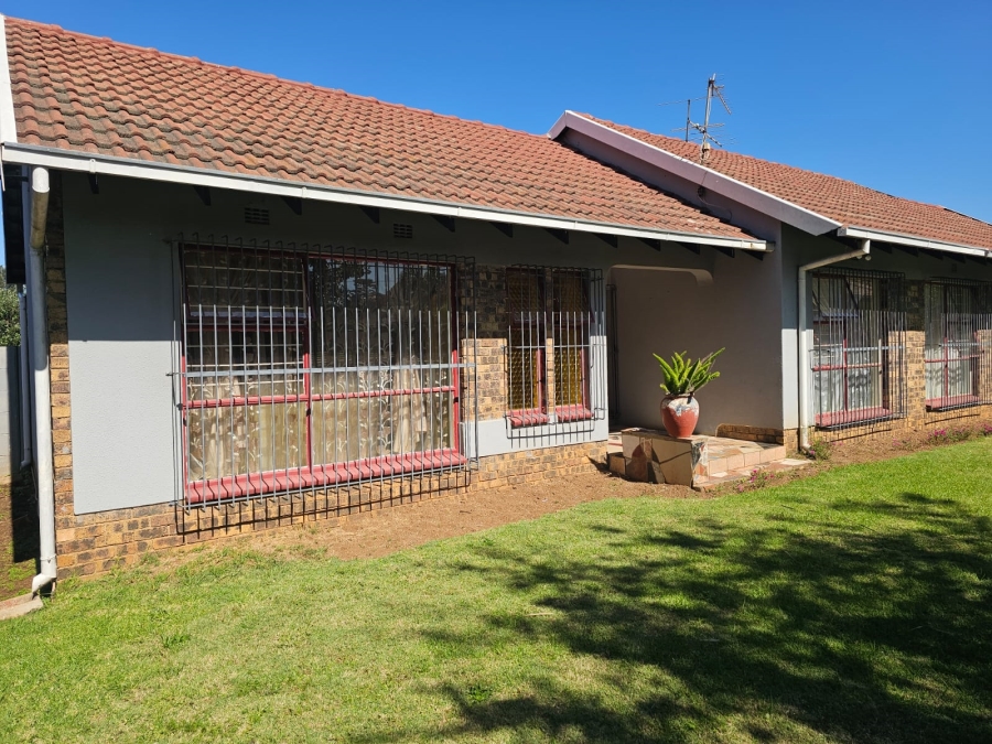 3 Bedroom Property for Sale in Dersley Gauteng