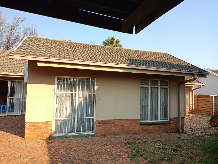 4 Bedroom Property for Sale in Three Rivers Gauteng