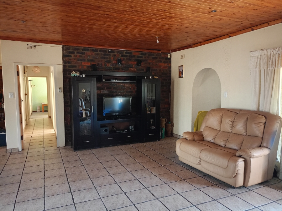 4 Bedroom Property for Sale in Three Rivers Gauteng