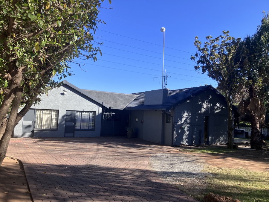 6 Bedroom Property for Sale in Kilner Park Gauteng