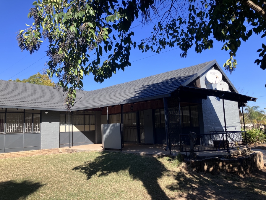6 Bedroom Property for Sale in Kilner Park Gauteng