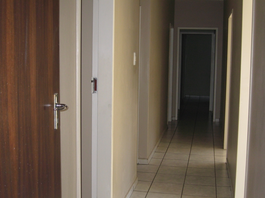 6 Bedroom Property for Sale in Kilner Park Gauteng