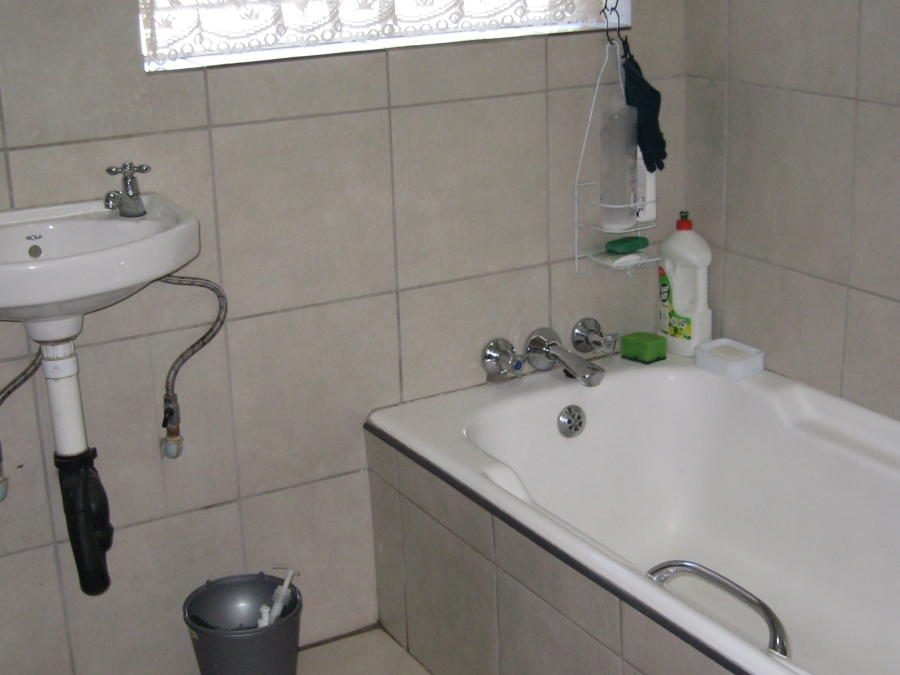 6 Bedroom Property for Sale in Kilner Park Gauteng