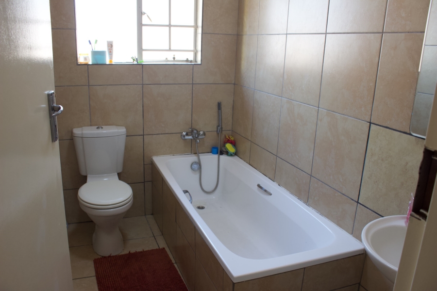 3 Bedroom Property for Sale in Glen Marais Gauteng