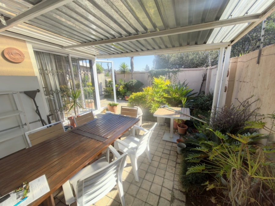 2 Bedroom Property for Sale in Woodmead Gauteng