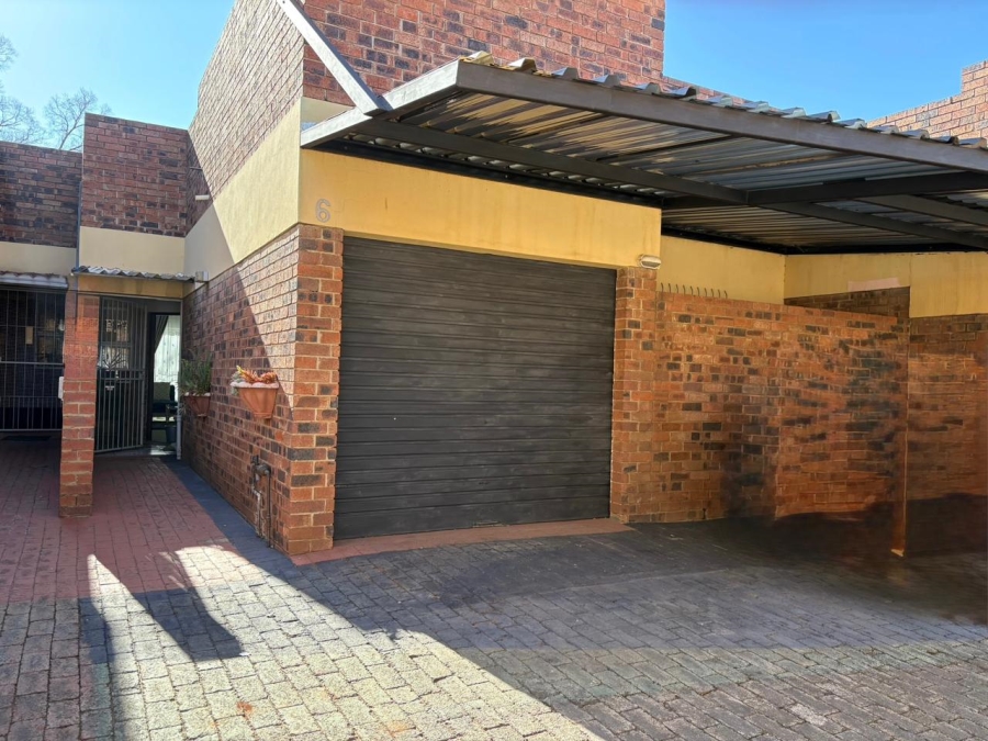 2 Bedroom Property for Sale in Vanderbijlpark Cw 6 Gauteng