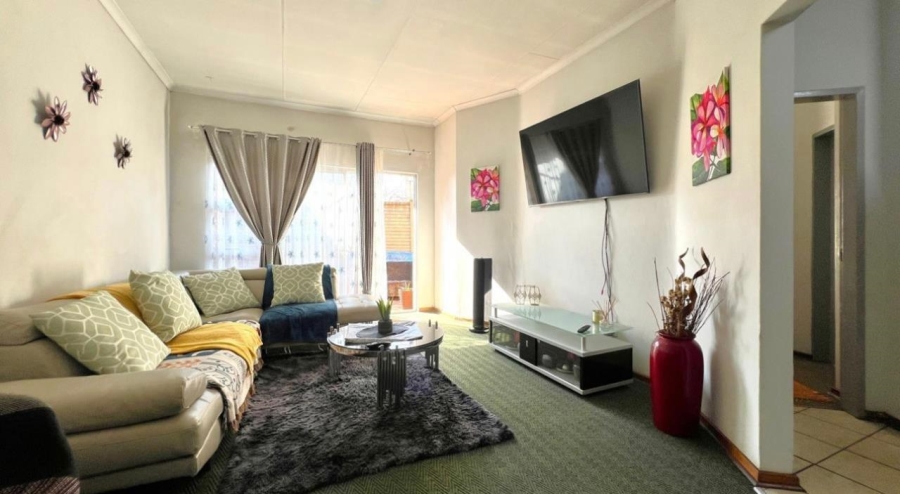 2 Bedroom Property for Sale in Vanderbijlpark Cw 6 Gauteng