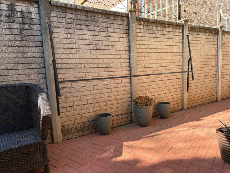2 Bedroom Property for Sale in Vanderbijlpark Cw 6 Gauteng
