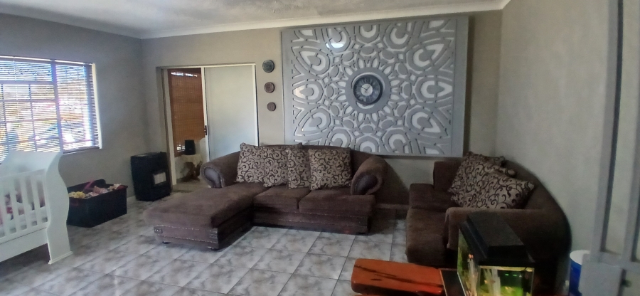 4 Bedroom Property for Sale in General Albertspark Gauteng