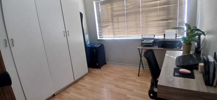 4 Bedroom Property for Sale in General Albertspark Gauteng