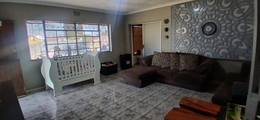 4 Bedroom Property for Sale in General Albertspark Gauteng