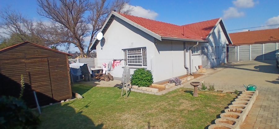 4 Bedroom Property for Sale in General Albertspark Gauteng