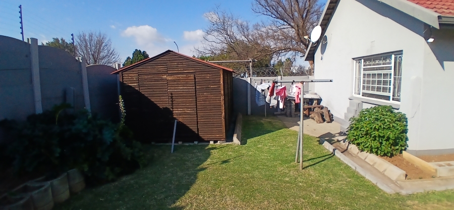 4 Bedroom Property for Sale in General Albertspark Gauteng
