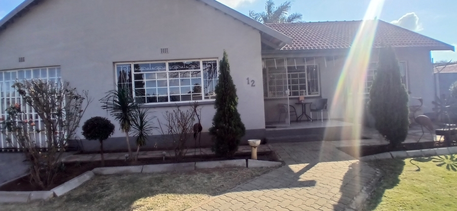 4 Bedroom Property for Sale in General Albertspark Gauteng