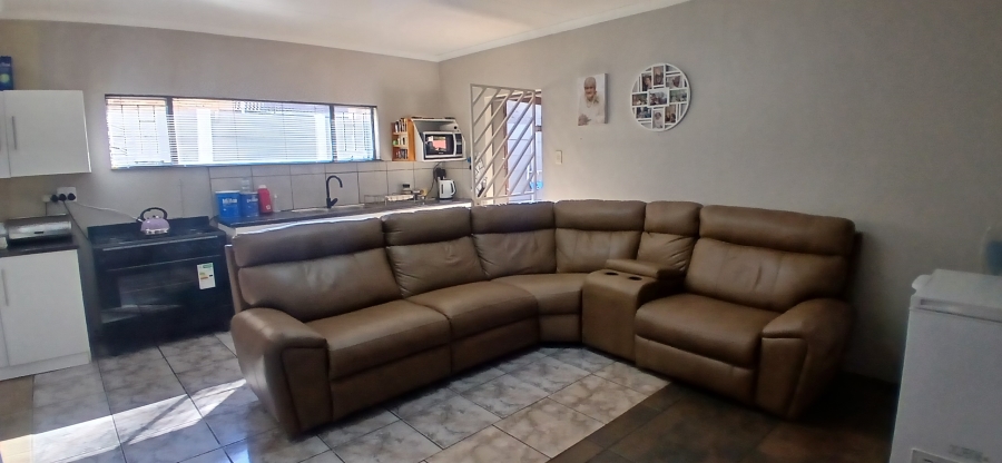 4 Bedroom Property for Sale in General Albertspark Gauteng
