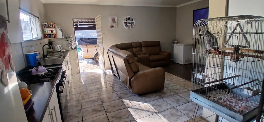 4 Bedroom Property for Sale in General Albertspark Gauteng