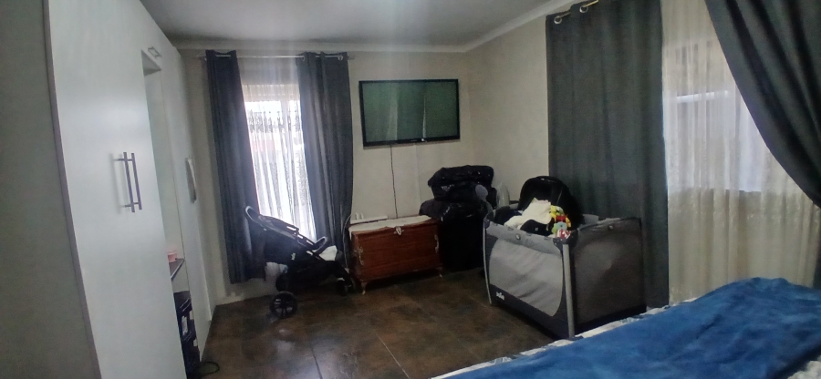 4 Bedroom Property for Sale in General Albertspark Gauteng