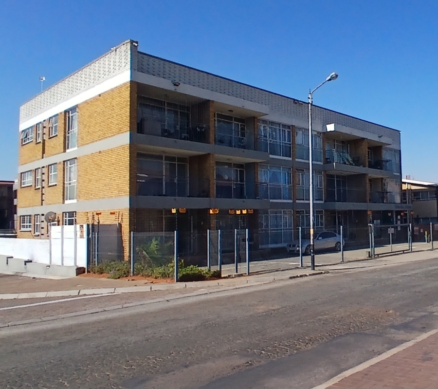 1 Bedroom Property for Sale in New Redruth Gauteng