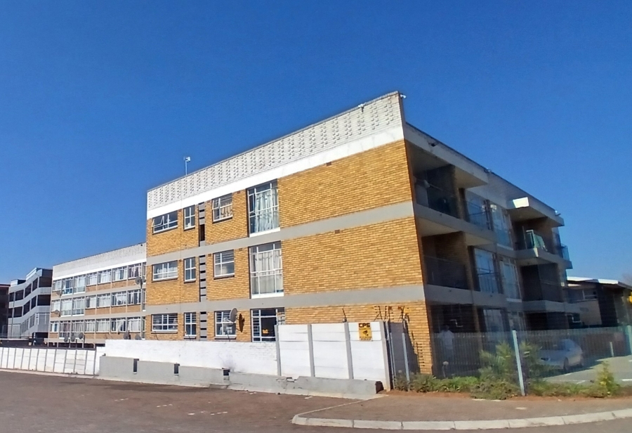 1 Bedroom Property for Sale in New Redruth Gauteng