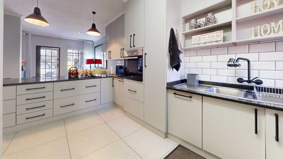 3 Bedroom Property for Sale in Glen Marais Gauteng