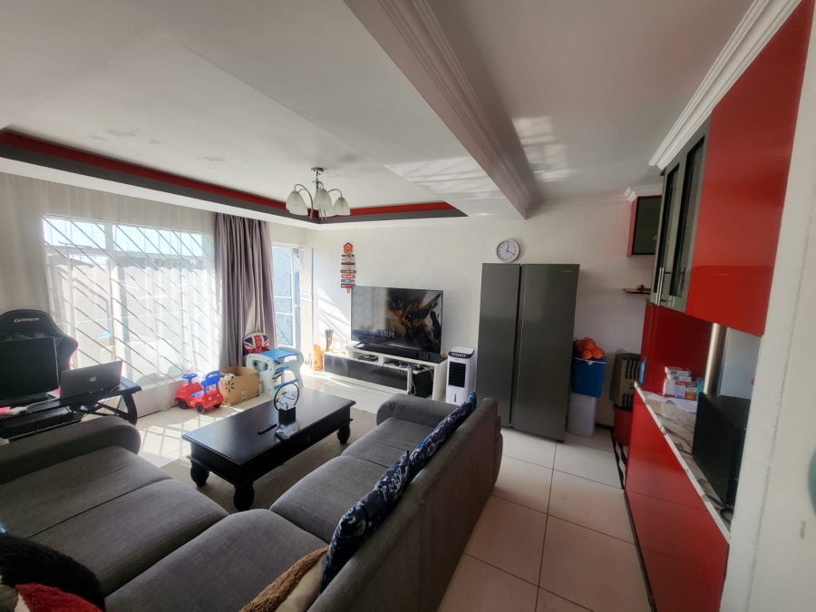 2 Bedroom Property for Sale in Linmeyer Gauteng