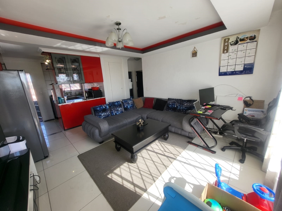 2 Bedroom Property for Sale in Linmeyer Gauteng