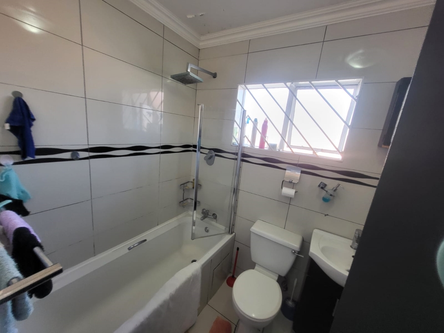 2 Bedroom Property for Sale in Linmeyer Gauteng