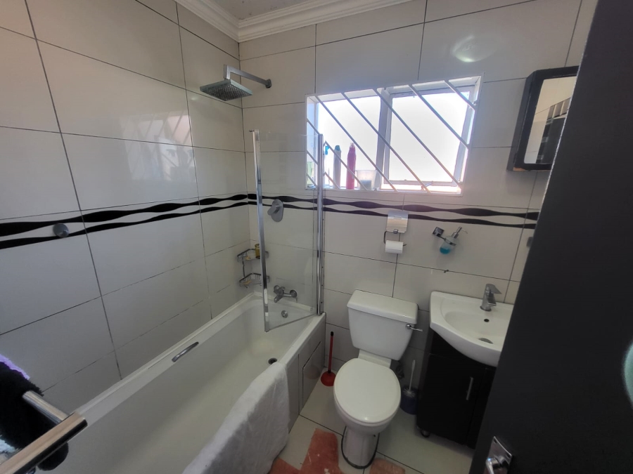 2 Bedroom Property for Sale in Linmeyer Gauteng