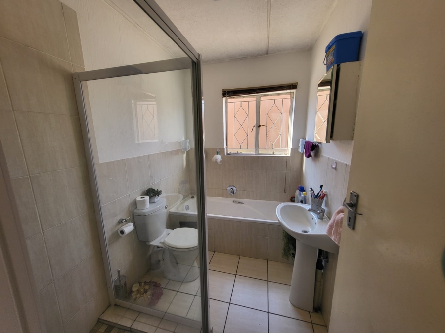 2 Bedroom Property for Sale in Rosettenville Gauteng