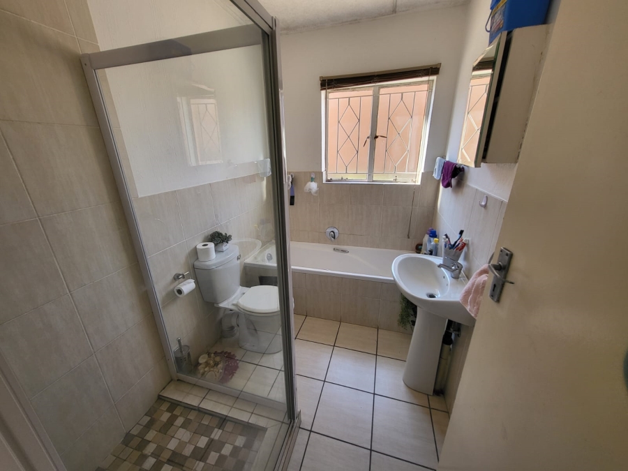 2 Bedroom Property for Sale in Rosettenville Gauteng