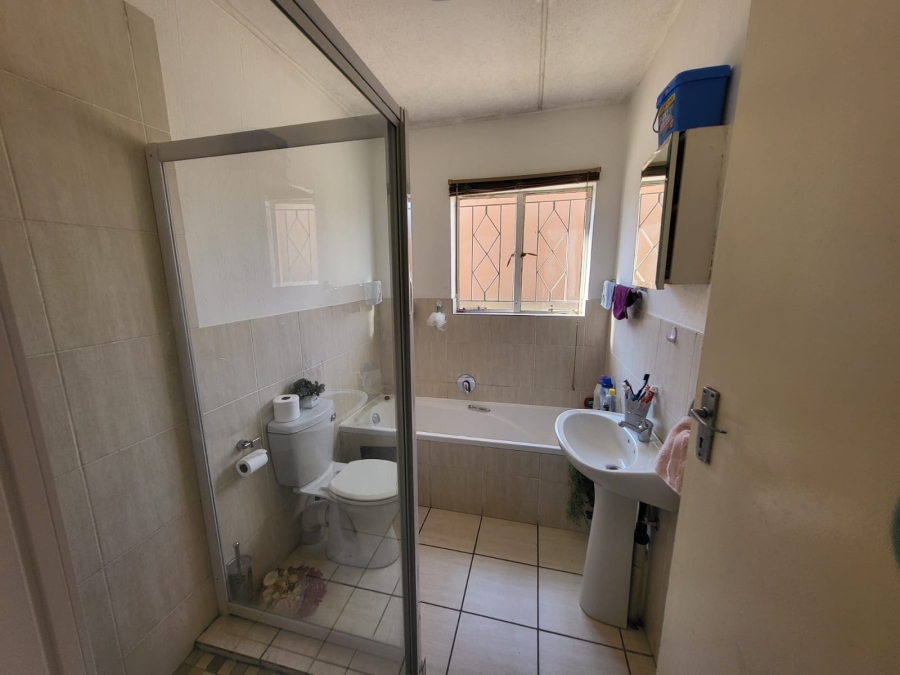 2 Bedroom Property for Sale in Rosettenville Gauteng