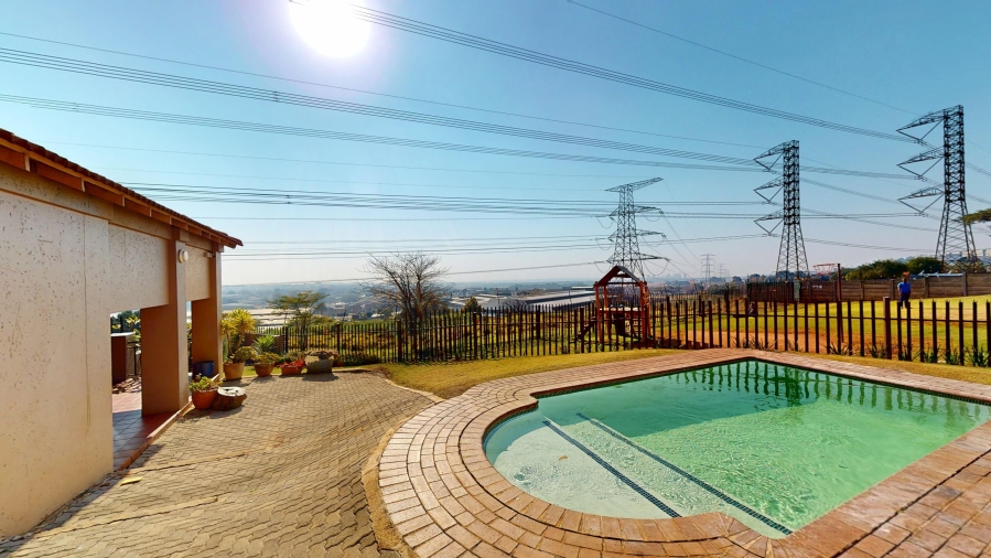4 Bedroom Property for Sale in Sunnyrock Gauteng
