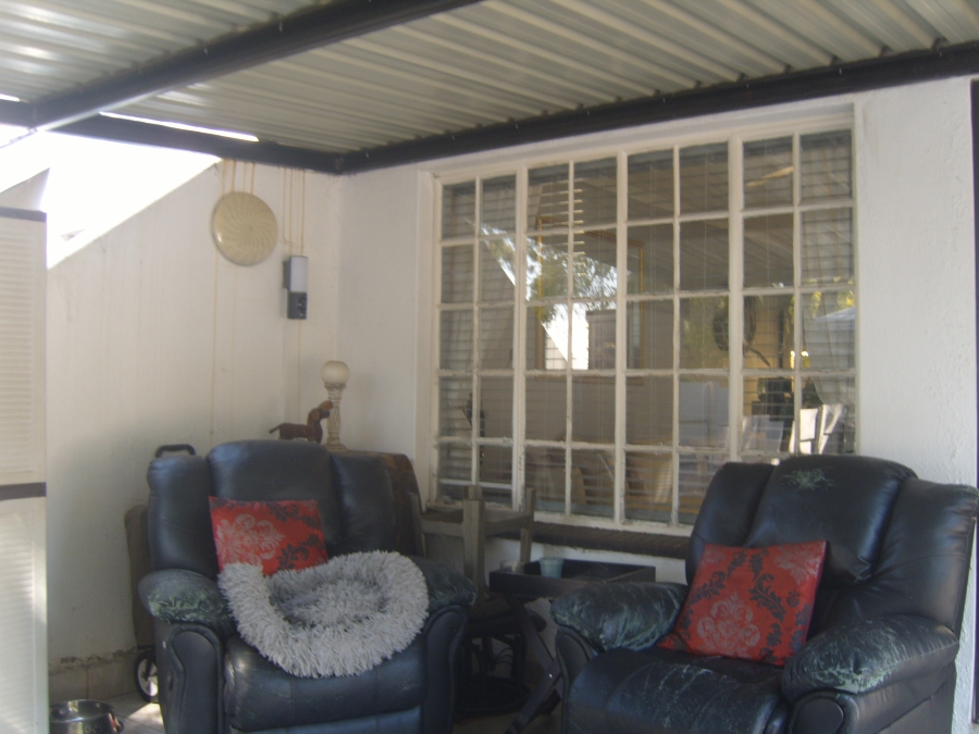 2 Bedroom Property for Sale in Albertsdal Gauteng