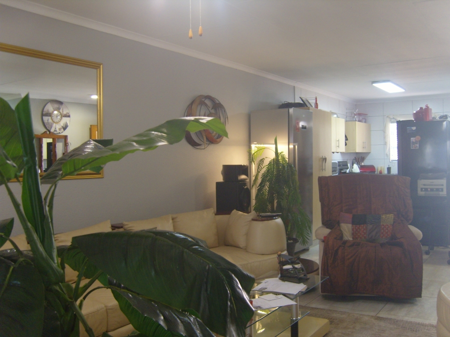 2 Bedroom Property for Sale in Albertsdal Gauteng
