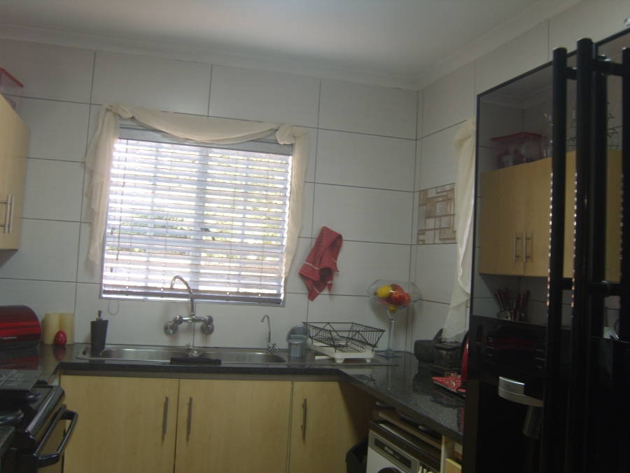 2 Bedroom Property for Sale in Albertsdal Gauteng