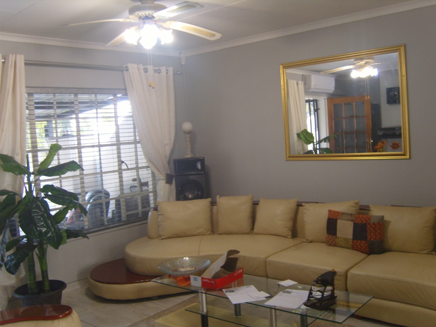 2 Bedroom Property for Sale in Albertsdal Gauteng