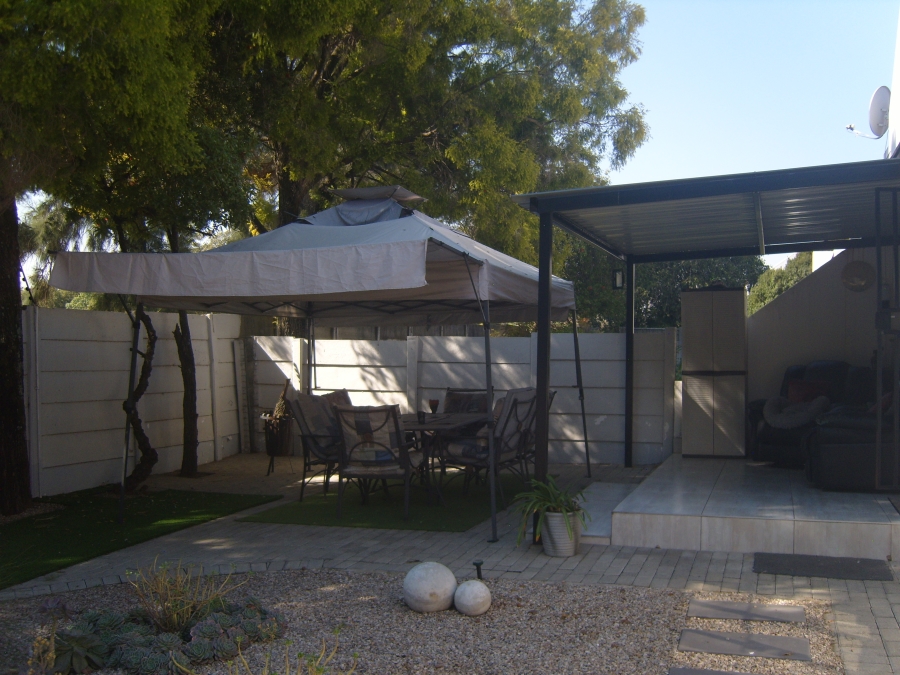 2 Bedroom Property for Sale in Albertsdal Gauteng