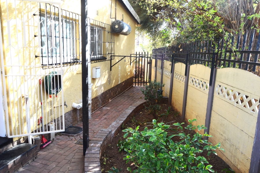 2 Bedroom Property for Sale in Helderkruin Gauteng