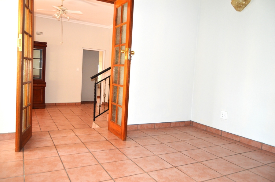 2 Bedroom Property for Sale in Helderkruin Gauteng