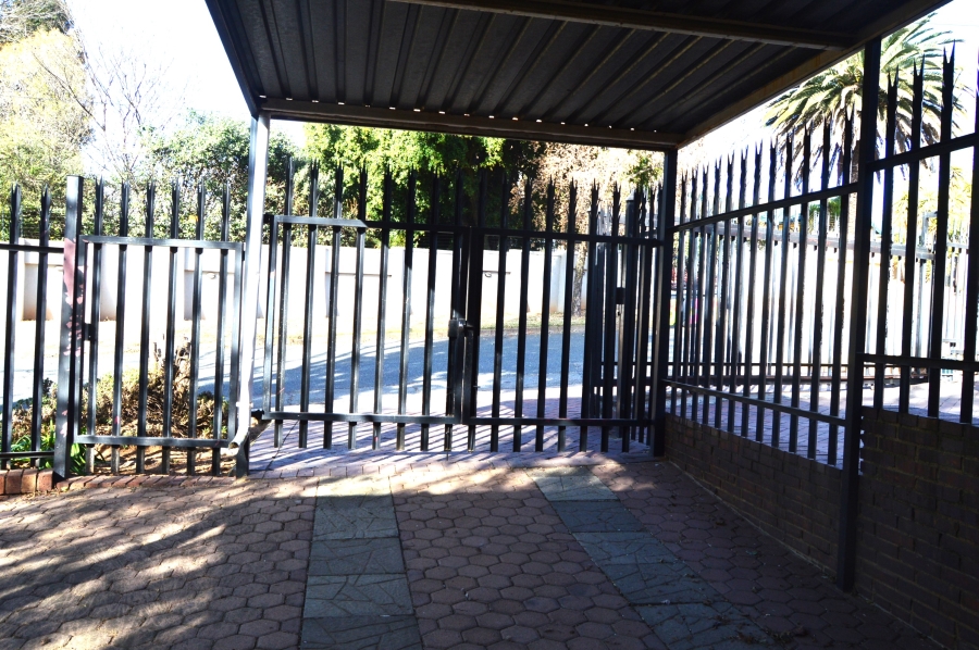 2 Bedroom Property for Sale in Helderkruin Gauteng