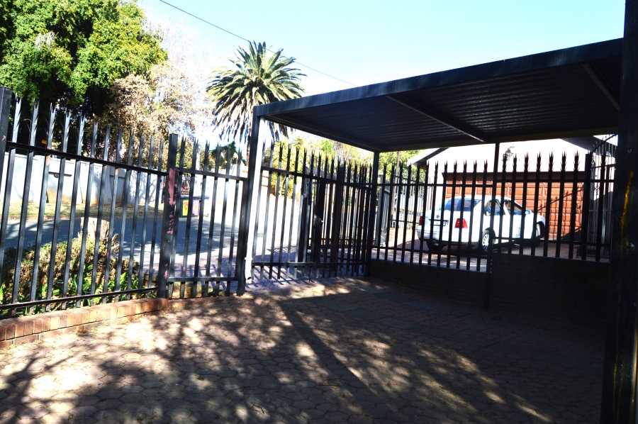 2 Bedroom Property for Sale in Helderkruin Gauteng