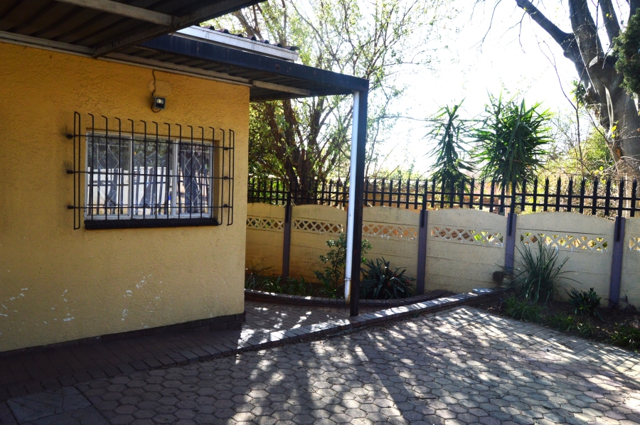 2 Bedroom Property for Sale in Helderkruin Gauteng