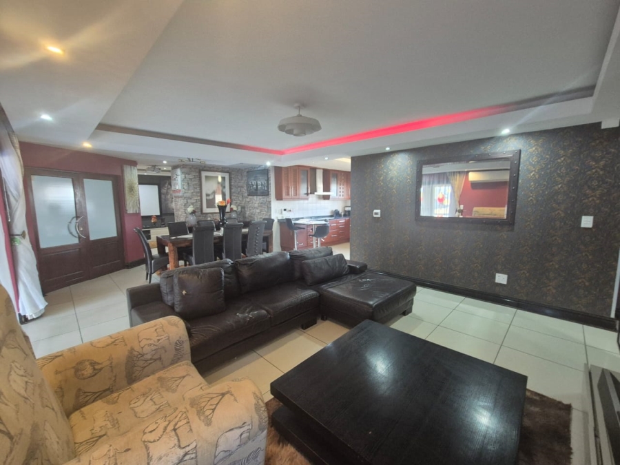 4 Bedroom Property for Sale in Liefde en Vrede Gauteng