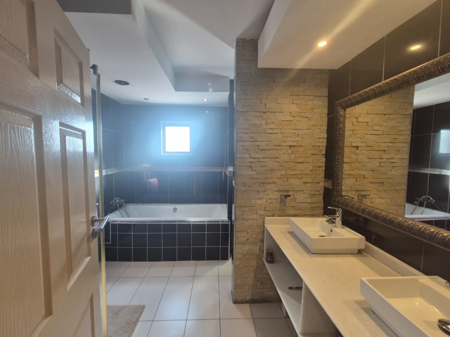 4 Bedroom Property for Sale in Liefde en Vrede Gauteng