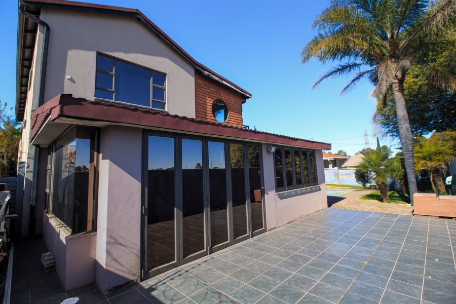 6 Bedroom Property for Sale in Wychwood Gauteng